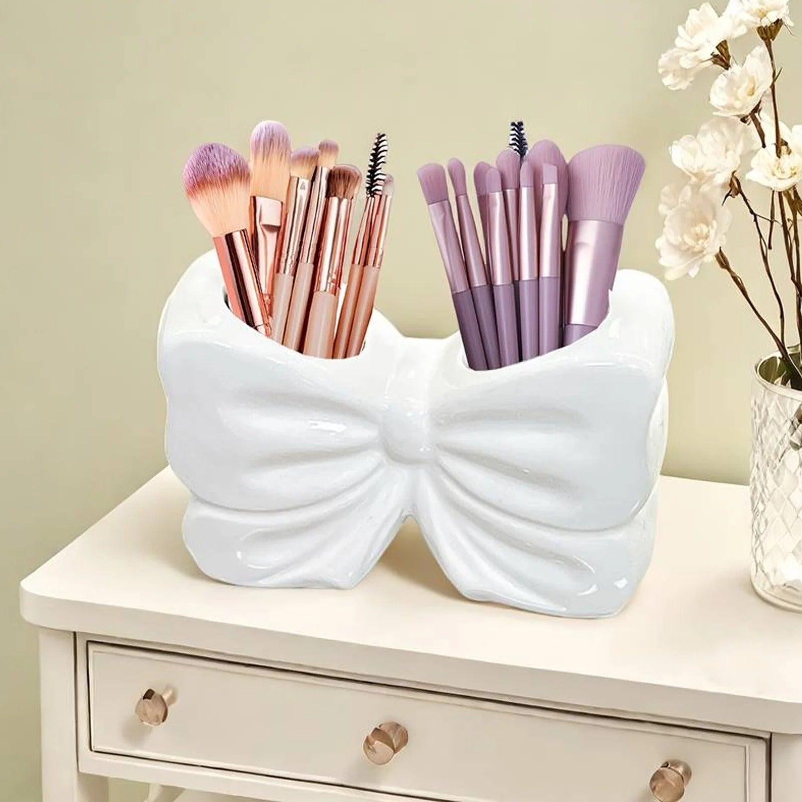 Bow-Shaped Makeup Brush Storage Box